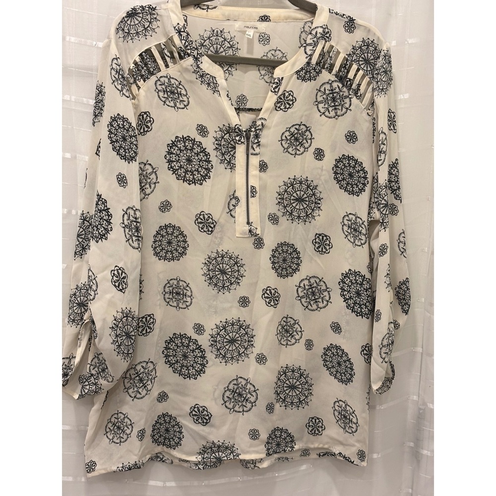 Maurices Womens XXL White Black Mandala Floral Zip Neck Roll Tab Sleeve Blouse